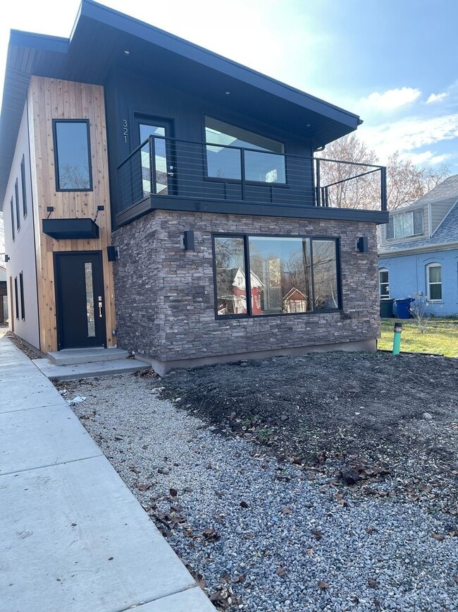property at 321 W 400 N