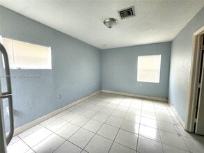 2141 NW 91st St in Miami, FL - Building Photo - Building Photo