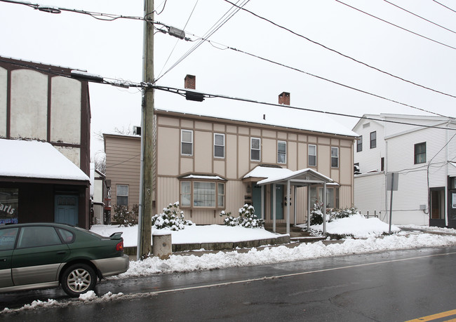 80 E Main St in Thomaston, CT - Building Photo - Building Photo