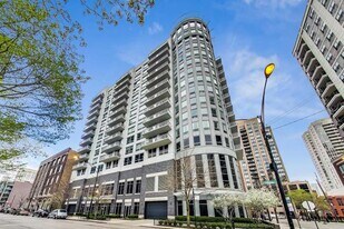 421 W Huron St, Unit 907 in Chicago, IL - Building Photo