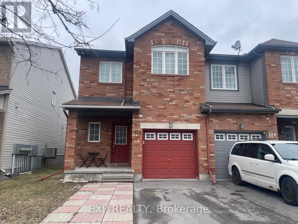 124 Lokoya Street in Ottawa, ON - Building Photo