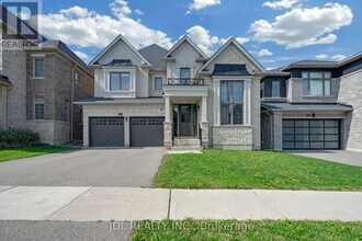 24 Forest Edge Crescent in East Gwillimbury, ON - Building Photo - Building Photo