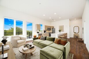 Alta Norra in Shoreline, WA - Building Photo