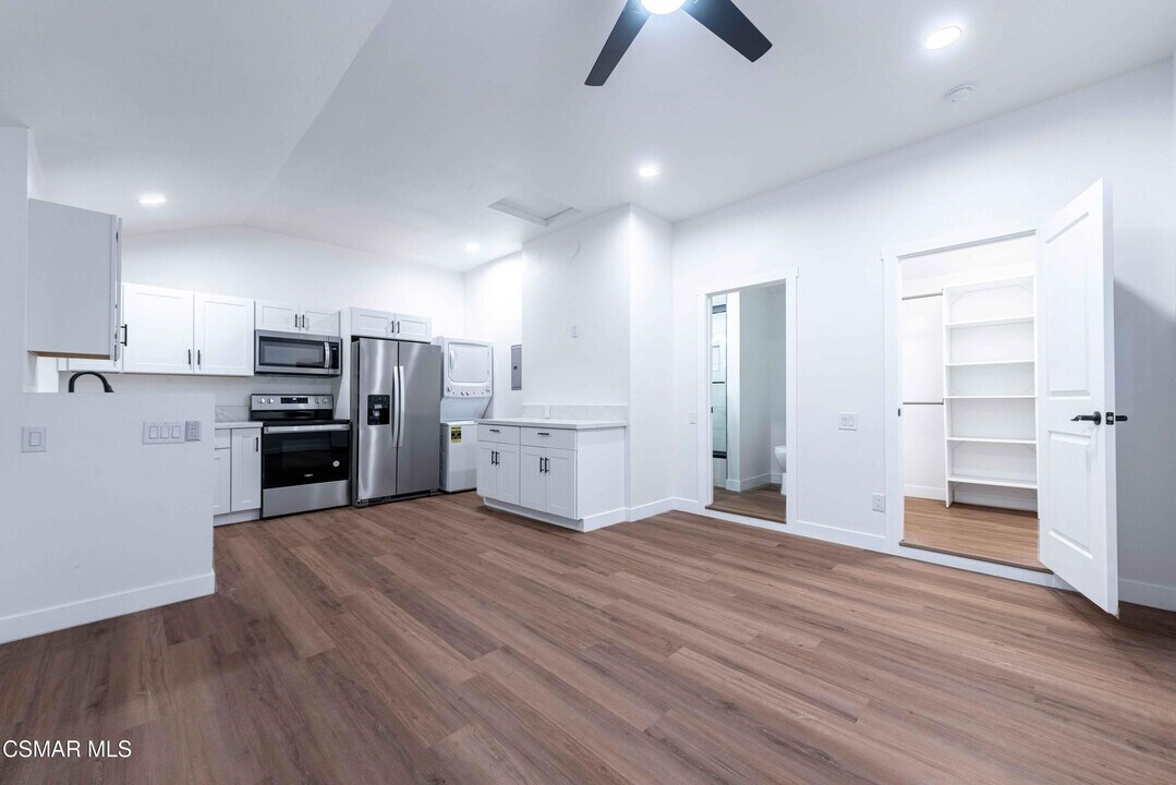 2642 Blue Ridge Cir in Simi Valley, CA - Foto de edificio