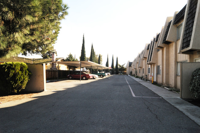 1400 Floyd Ave in Modesto, CA - Foto de edificio - Building Photo