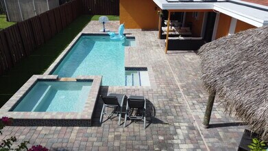 11910 NW 38th Pl in Sunrise, FL - Building Photo - Building Photo