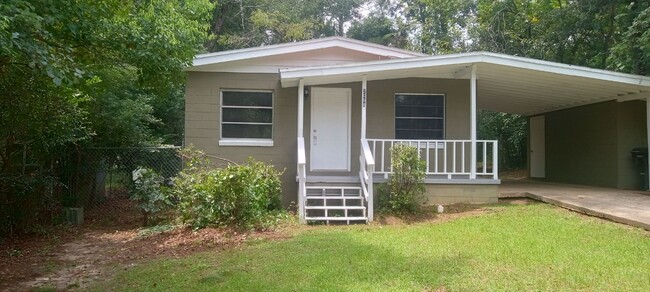 2064 Holmes St in Tallahassee, FL - Foto de edificio - Building Photo