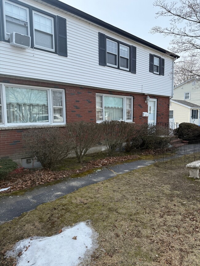 87 Auburn St, Unit 87 Auburn Street in Saugus, MA - Building Photo - Building Photo