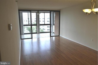 1001 N Randolph St, Unit 811 in Arlington, VA - Building Photo - Building Photo