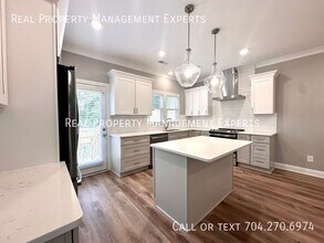 2003 Ashley Rd in Charlotte, NC - Building Photo - Building Photo