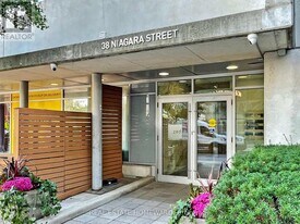 38 Niagara St in Toronto, ON - Building Photo