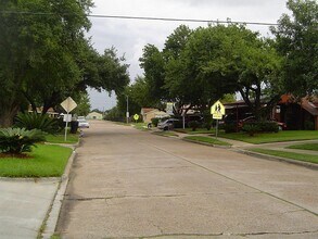 12710 S Coast Dr in Houston, TX - Building Photo - Building Photo