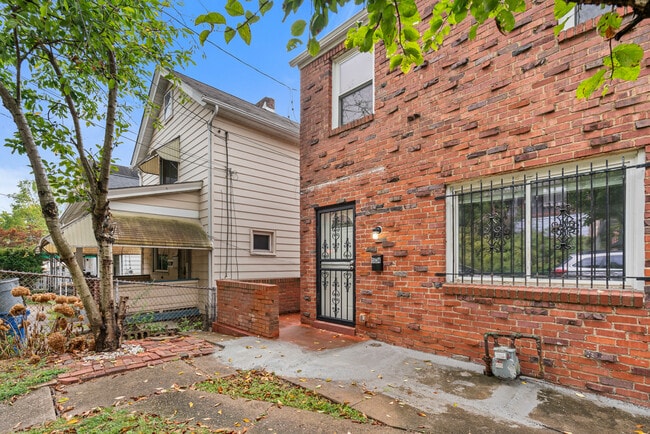 5034 Ampere St in Pittsburgh, PA - Building Photo - Building Photo