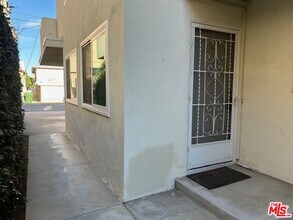 1412 Brockton Ave in Los Angeles, CA - Building Photo - Building Photo