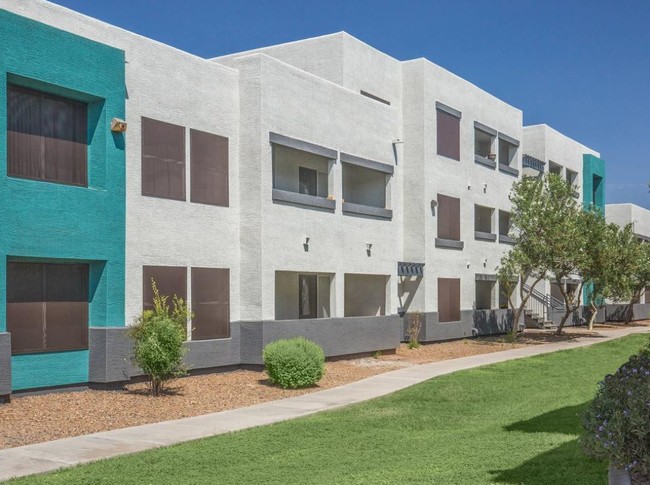 Desert Eagle in Glendale, AZ - Foto de edificio - Building Photo