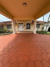 2216 SW 60th Ave in Miami, FL - Foto de edificio - Building Photo