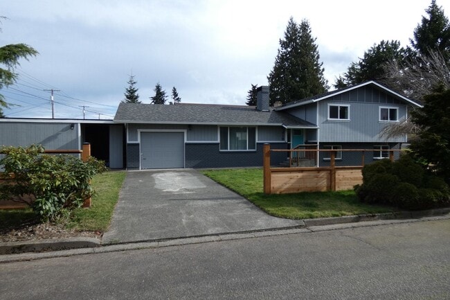 919 S F St in Port Angeles, WA - Building Photo - Building Photo