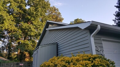 130 Creekmont Way in Roswell, GA - Building Photo - Building Photo