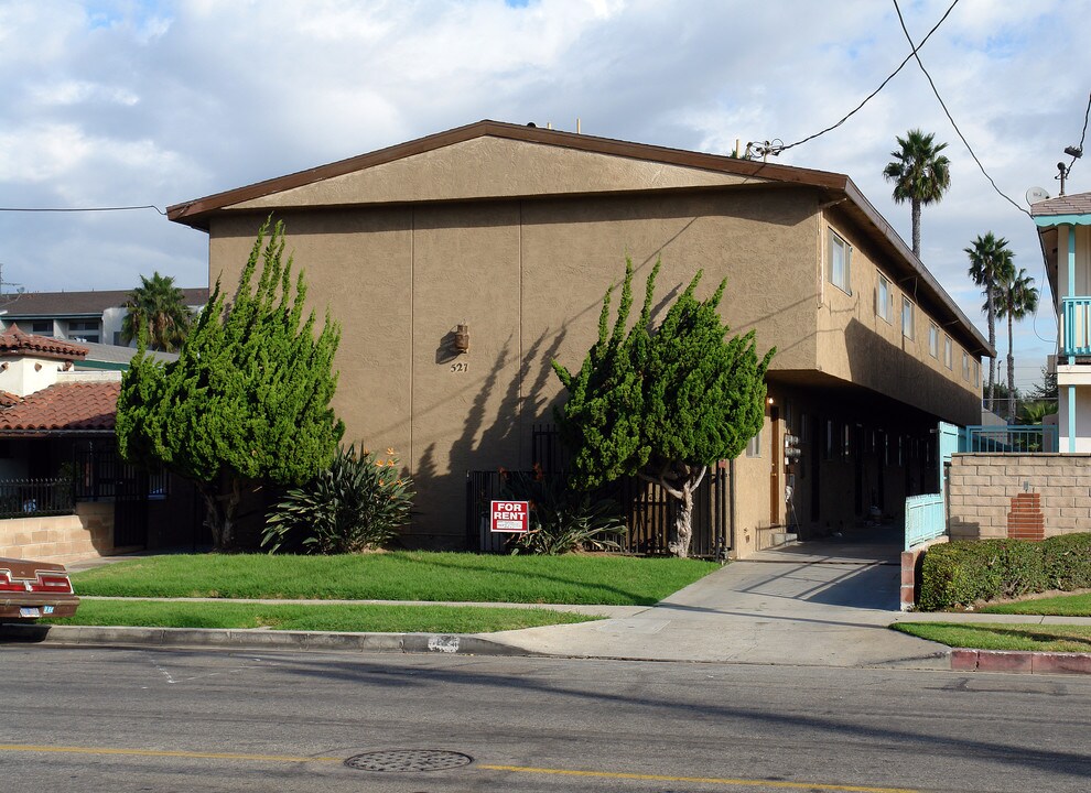 527 W Queen St in Inglewood, CA - Building Photo