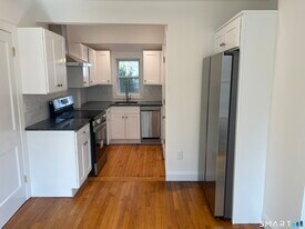 156 Union St in Manchester, CT - Building Photo