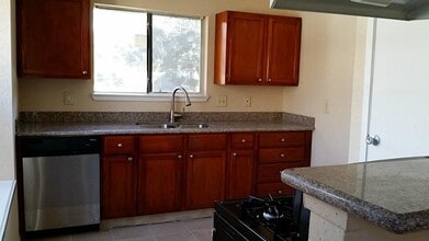 5111 Beaverhill Dr in Houston, TX - Building Photo - Building Photo