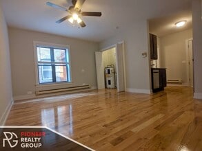 813 W Cornelia Ave in Chicago, IL - Foto de edificio - Building Photo