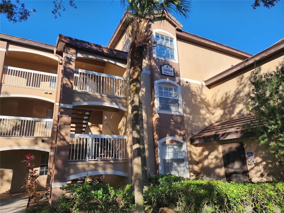 13953 Fairway Island Dr in Orlando, FL - Foto de edificio