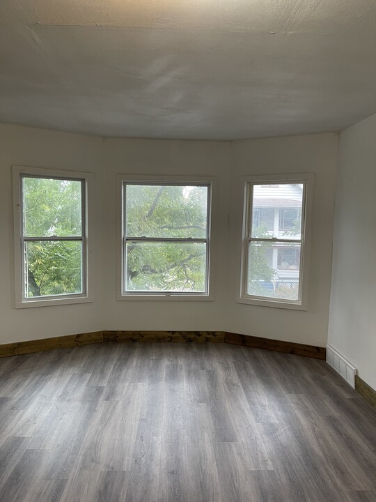 3242 W 92nd St, Unit Upstairs in Cleveland, OH - Building Photo