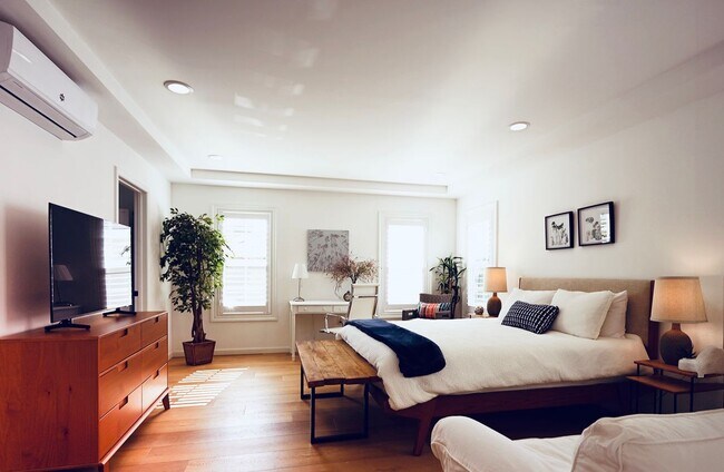 property at 400 W Oak Ln