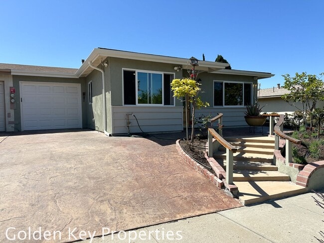 3577 Mira Pacific Dr in Oceanside, CA - Building Photo - Building Photo