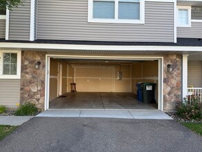 15726 60th Ave N in Plymouth, MN - Foto de edificio - Building Photo