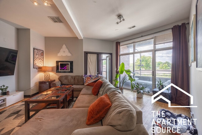 2348 N Lister Ave, Unit 305 in Chicago, IL - Foto de edificio - Building Photo