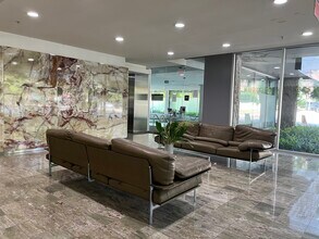 800 Elgin Rd in Evanston, IL - Building Photo - Building Photo