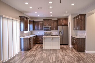 2520 Blackhawk Dr-Unit -32 in Santa Clara, UT - Building Photo - Building Photo