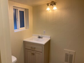 560 S Weed Blvd, Unit 1 in Weed, CA - Building Photo - Building Photo