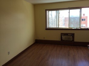 6 Bell Ct, Unit C1 in East Hartford, CT - Foto de edificio - Building Photo