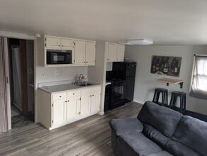 563 E Main St, Unit 565 E Main St in Waupun, WI - Building Photo - Building Photo