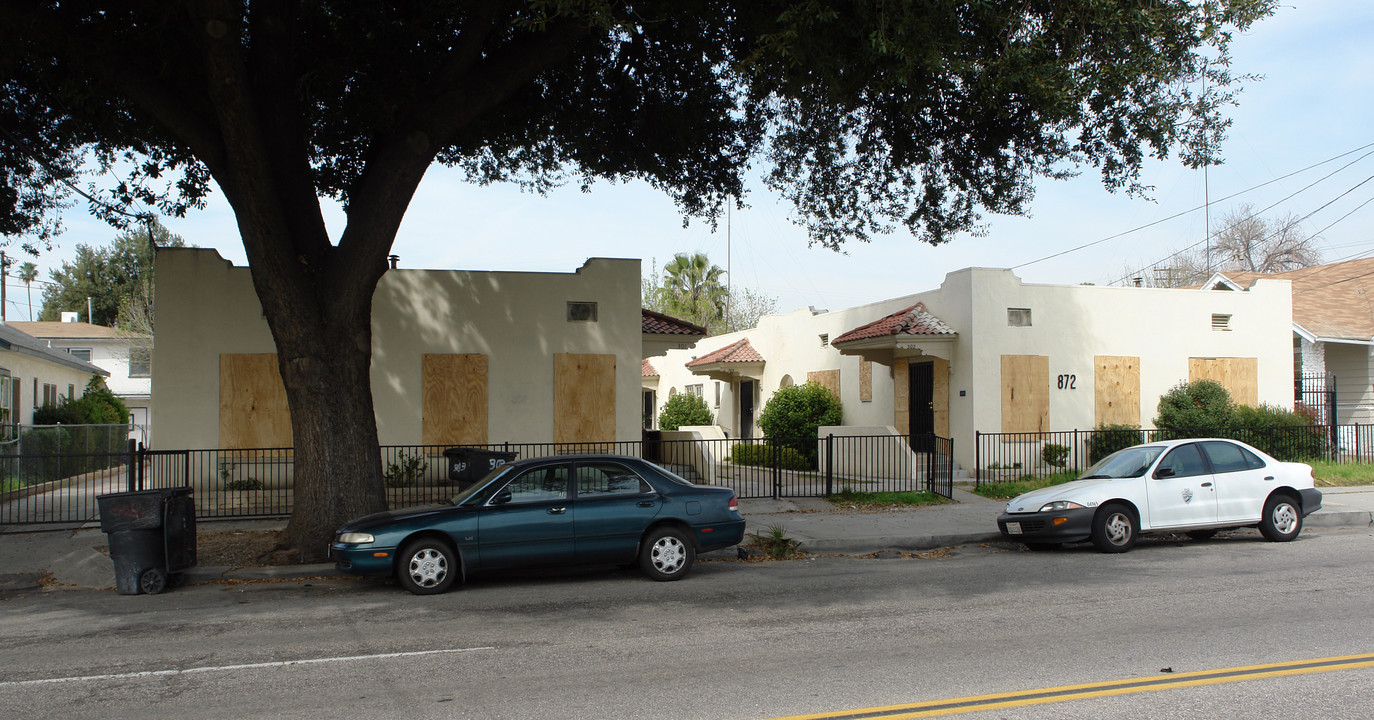 864 N Arrowhead Ave in San Bernardino, CA - Building Photo