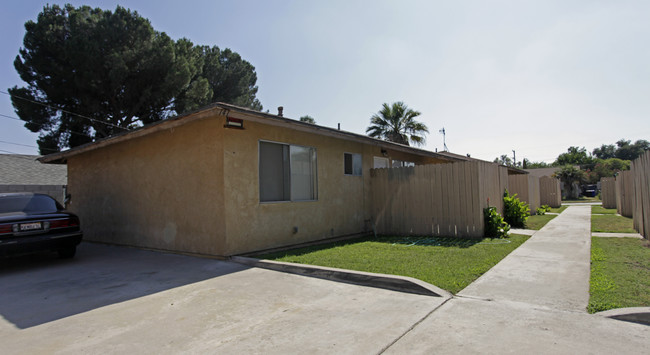 145 N Orange Ave in Rialto, CA - Building Photo - Building Photo