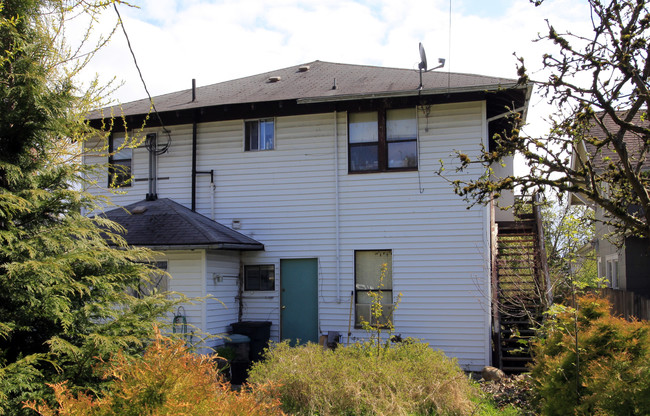 1924 Oakes Ave in Everett, WA - Building Photo - Building Photo