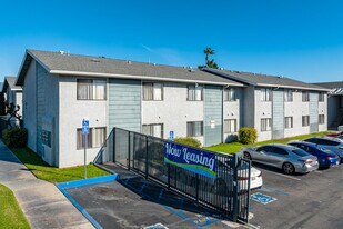 VILLAGE GREEN in Rialto, CA - Building Photo