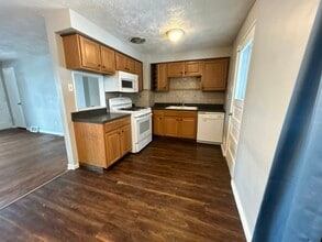 215 Erhardt Dr in Pittsburgh, PA - Building Photo - Building Photo