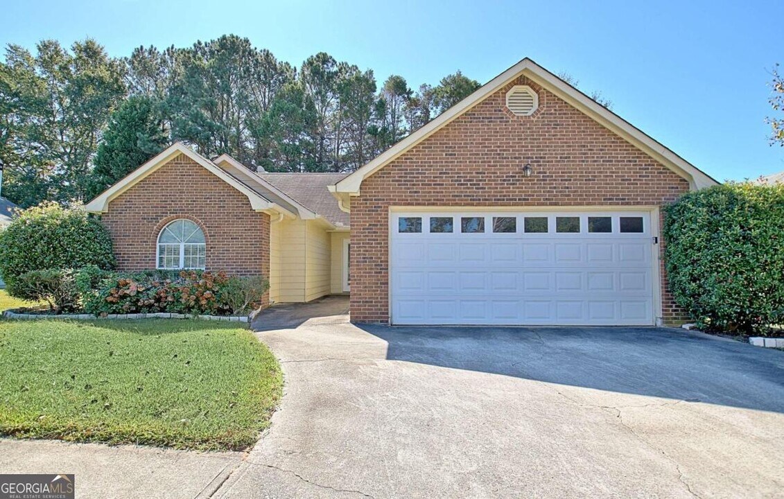 250 Landing Dr in Fayetteville, GA - Building Photo