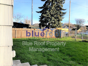 8120 SE Bybee Blvd in Portland, OR - Building Photo - Building Photo