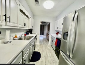 506 Balboa Dr in Universal City, TX - Building Photo - Building Photo