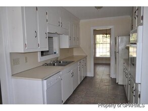 2006 S Elm St in Greenville, NC - Building Photo - Building Photo