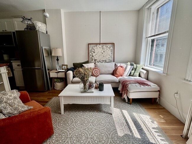 33 Grove St, Unit 3 in Boston, MA - Building Photo - Building Photo