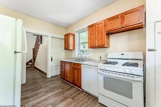 565 Brockway Ave, Unit A in Morgantown, WV - Building Photo - Building Photo