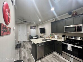 305 W Second St-Unit -308 in Lafayette, LA - Building Photo - Building Photo
