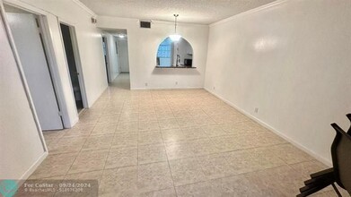 2500 Coral Springs Dr in Coral Springs, FL - Building Photo - Building Photo